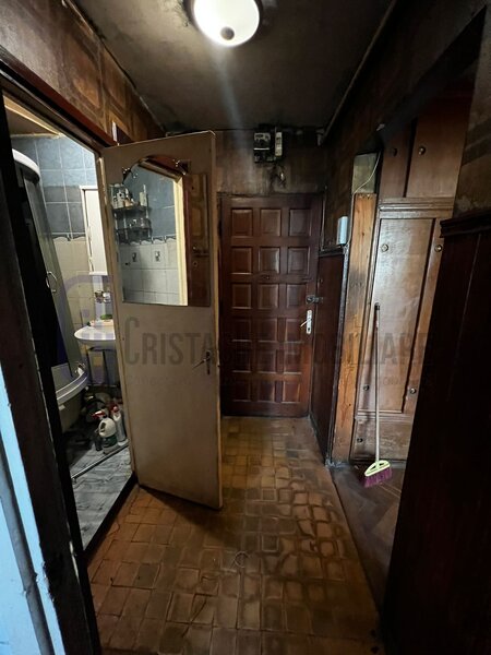Uioara, sector 4, ap. 2 cam. decomandat, 48 mp, necesita renovare