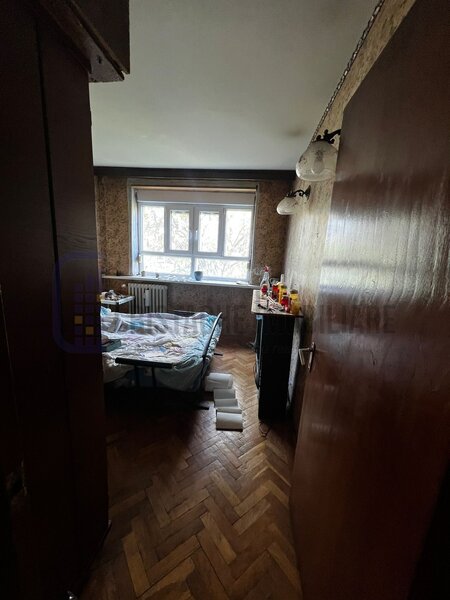 Uioara, sector 4, ap. 2 cam. decomandat, 48 mp, necesita renovare