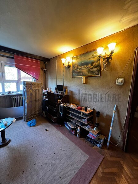 Uioara, sector 4, ap. 2 cam. decomandat, 48 mp, necesita renovare
